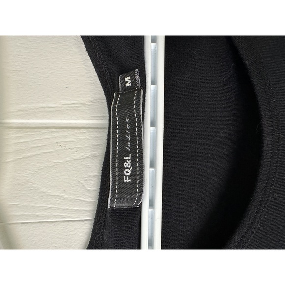 Women’s t shirt size medium - Picture 3 of 5